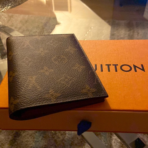 Louis Vuitton Accessories - 🌸 100% AUTHENTIC LOUIS VUITTON MONOGRAM CONVERTURE PASSPORT HOLDER MB5108